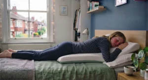 A customisable pillow with removable layers shown to help a teenager find their perfect height.