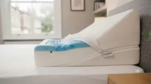 Cross-section view of a high-density memory foam wedge pillow under £40 highlighting pressure-relief layers.