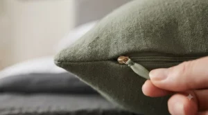 Detail view of the hidden zip closure on a high-end European square pillowcase[cite: 9]